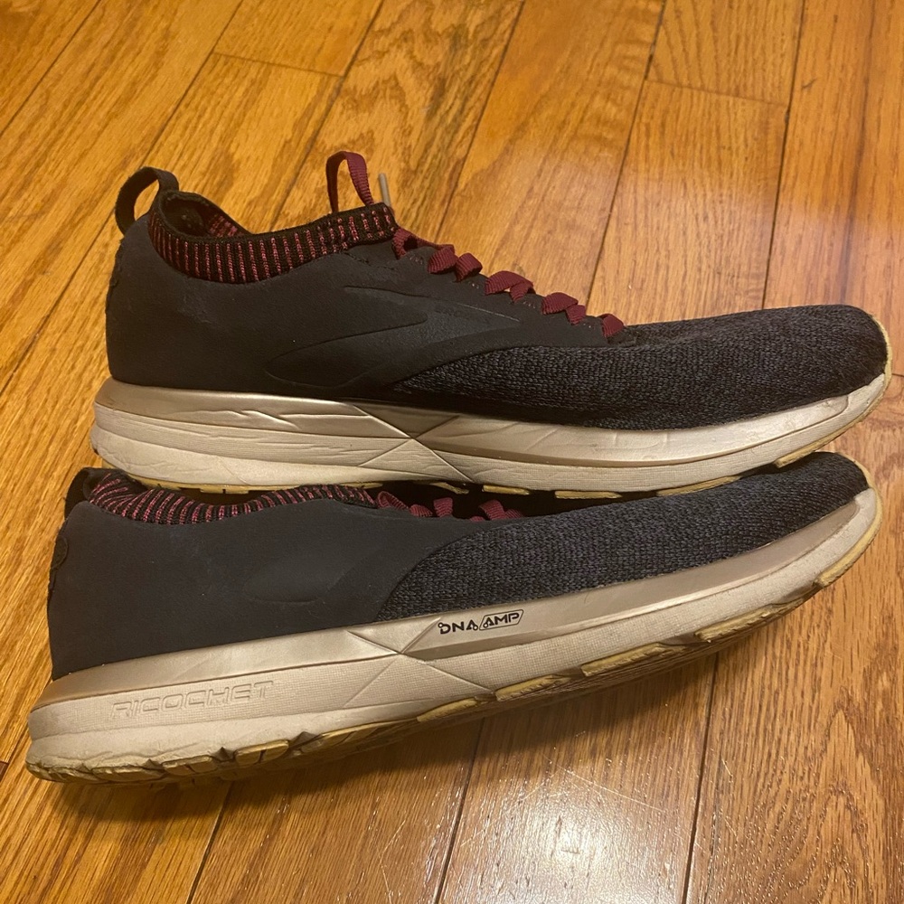 Women's Brooks Ricochet LE Black Maroon‎ Running Shoes Size 11.5 1202921B018